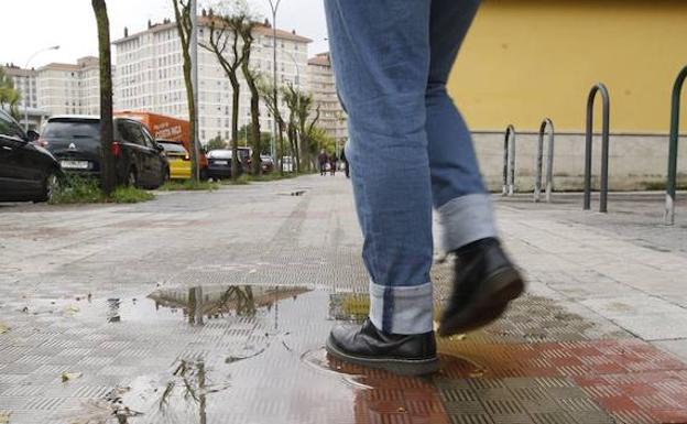 La agresión se produjo en un edificio del barrio de Sansomendi, en Vitoria.