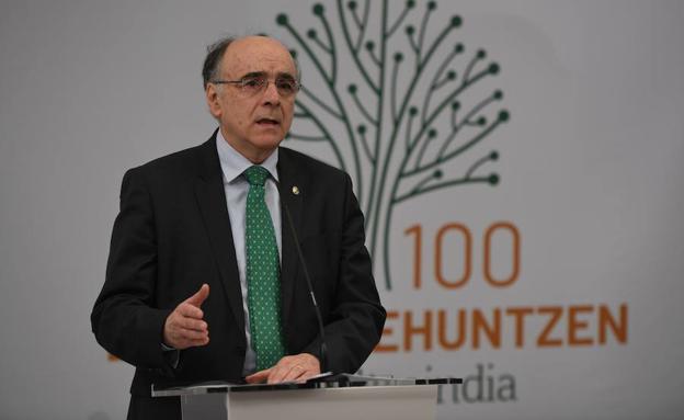 Andres Urrutia, Euskaltzaindiako presidentea.