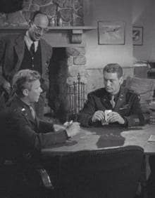 Imagen secundaria 2 - James Arness, Robert Cornthwaite, Kenneth Tobey, Douglas Spencer y James Young en diversas escenas de 'El enigma de otro mundo' (1951).