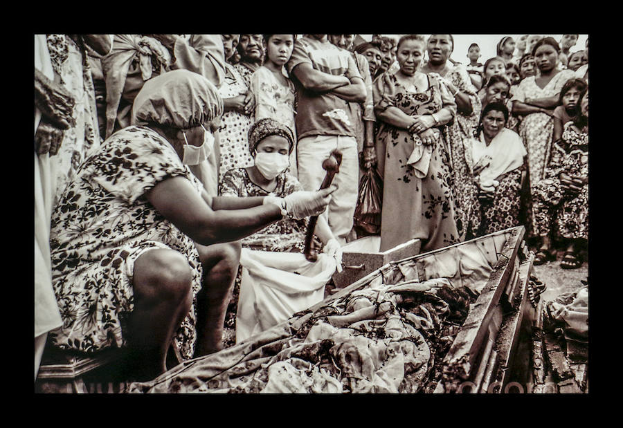 Una exposición rescata las últimas imágenes que compartió el fotoperiodista alavés antes de desaparecer en 2014 en Colombia