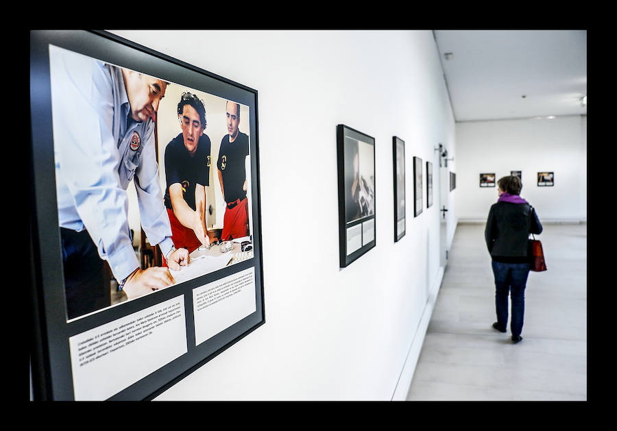 Una exposición rescata las últimas imágenes que compartió el fotoperiodista alavés antes de desaparecer en 2014 en Colombia