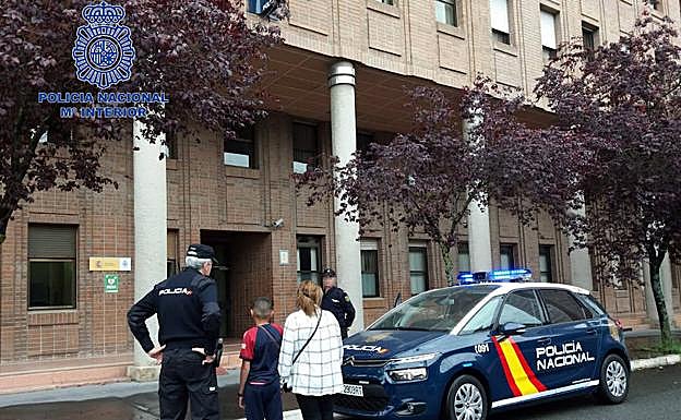 El menor ya se encuentra en Vitoria con su madre.