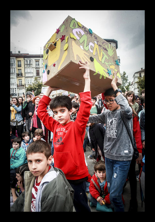 Fotos: La escuela pública clama contra la segregación en las aulas de Vitoria