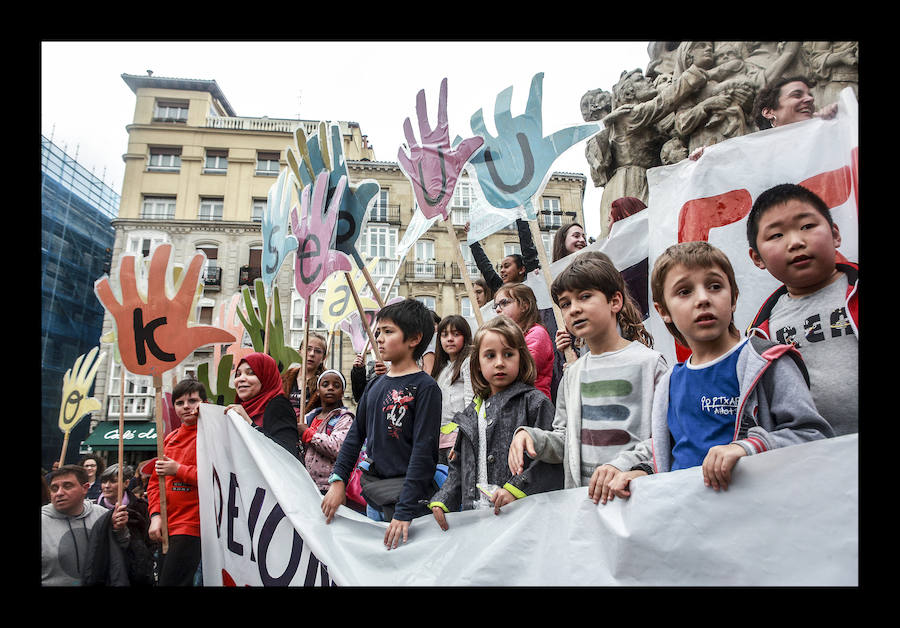 Fotos: La escuela pública clama contra la segregación en las aulas de Vitoria