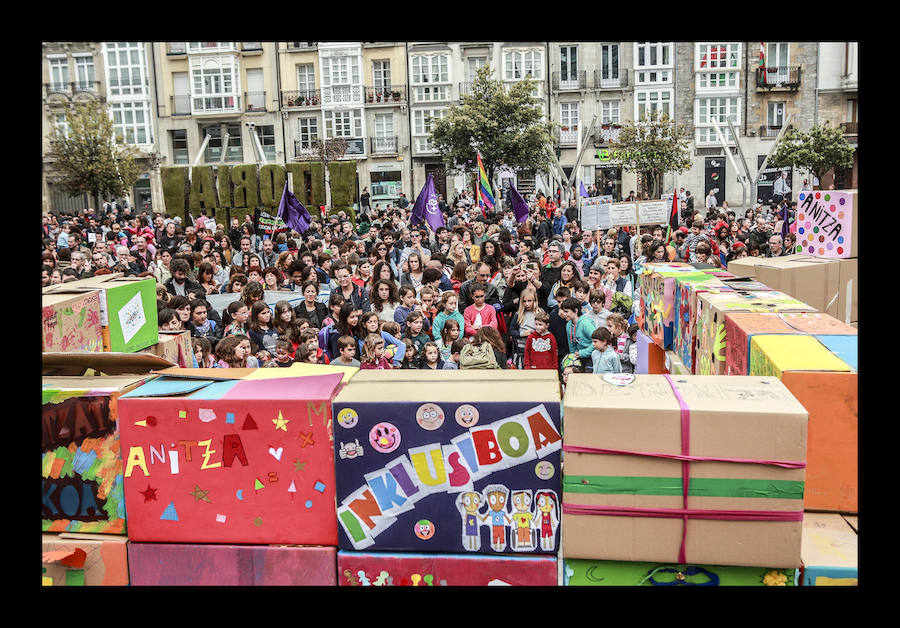Fotos: La escuela pública clama contra la segregación en las aulas de Vitoria