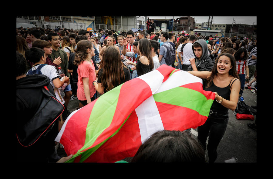 Más de 100.000 personas disfrutan del Ibilaldia, una jornada para sacar a las calles una lengua vasca que las instituciones se comprometen a difundir con la mejora del sistema de enseñanza
