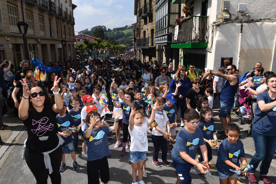 La villa costera acoge hoy la 27 edición de una celebración que tiene como objetivo «reivindicar que la escuela pública debe ser el eje del sistema educativo». 