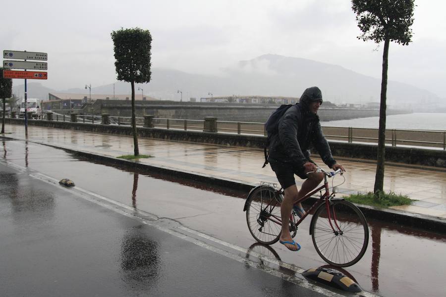 Fotos: Así ha sido la tromba de agua que ha caído en Bizkaia