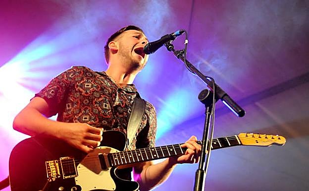 Laurence, de Liverpool, tiene 26 años y graba en Sony.