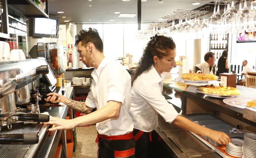 La mayor creación de empleo en mayo se produjo en la hostelería, sector con una alta estacionalidad.