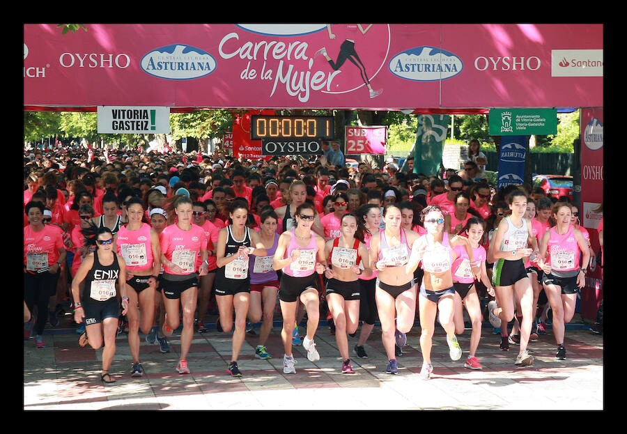 Fotos: Vitoria se viste de rosa por la Carrera de la Mujer