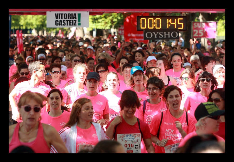 Fotos: Vitoria se viste de rosa por la Carrera de la Mujer