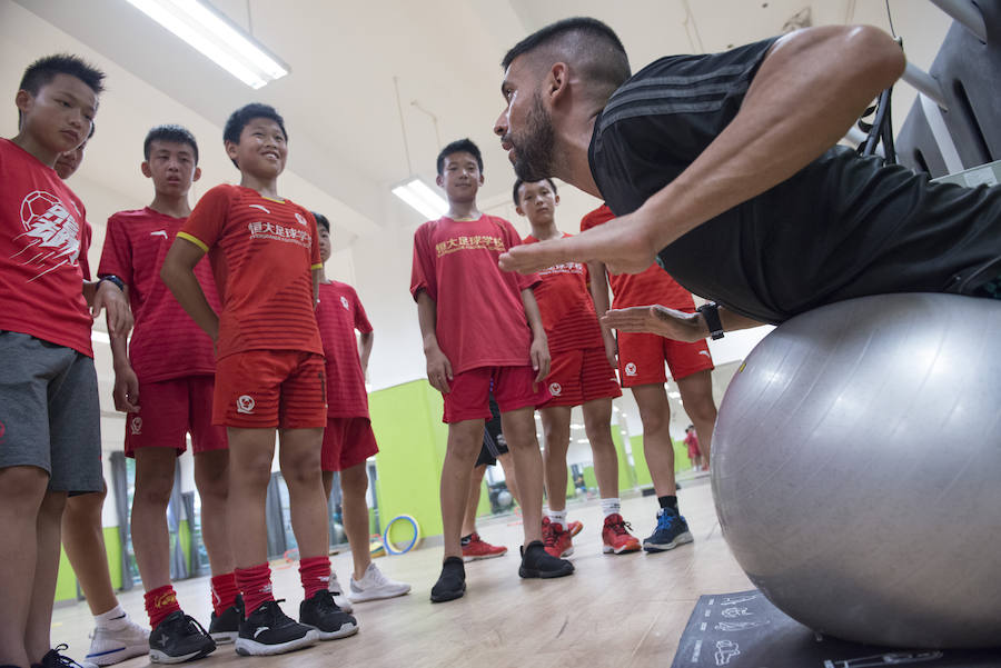 El Correo visita la mayor escuela de fútbol del mundo