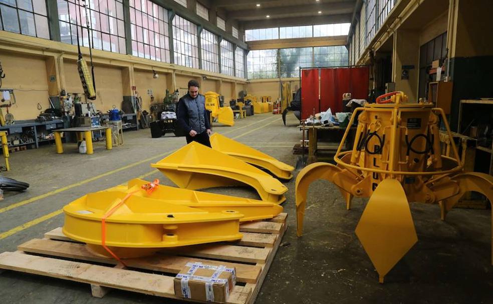 La empresa guipuzcoana Credeblug es líder mundial en fabricación de pulpos y cucharas para manipular grandes cargas.