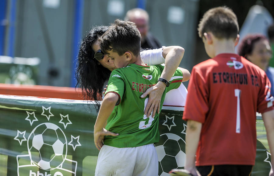 Los mejores conjuntos vizcaínos dieron una lección de deportividad, en una jornada que consagró la primera edición del torneo BBK Cup