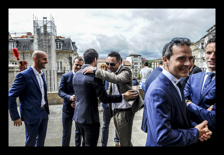 El capitán del Deportivo Alavés ha contraído matrimonio con su novia este sábado en una ceremonia que se ha celebrado en la iglesia de San Miguel, en Vitoria