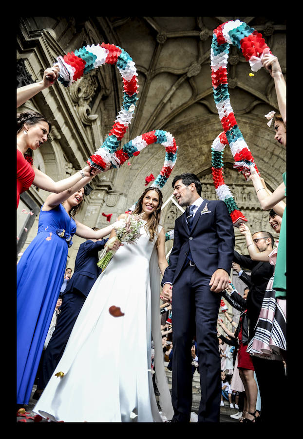 El capitán del Deportivo Alavés ha contraído matrimonio con su novia este sábado en una ceremonia que se ha celebrado en la iglesia de San Miguel, en Vitoria