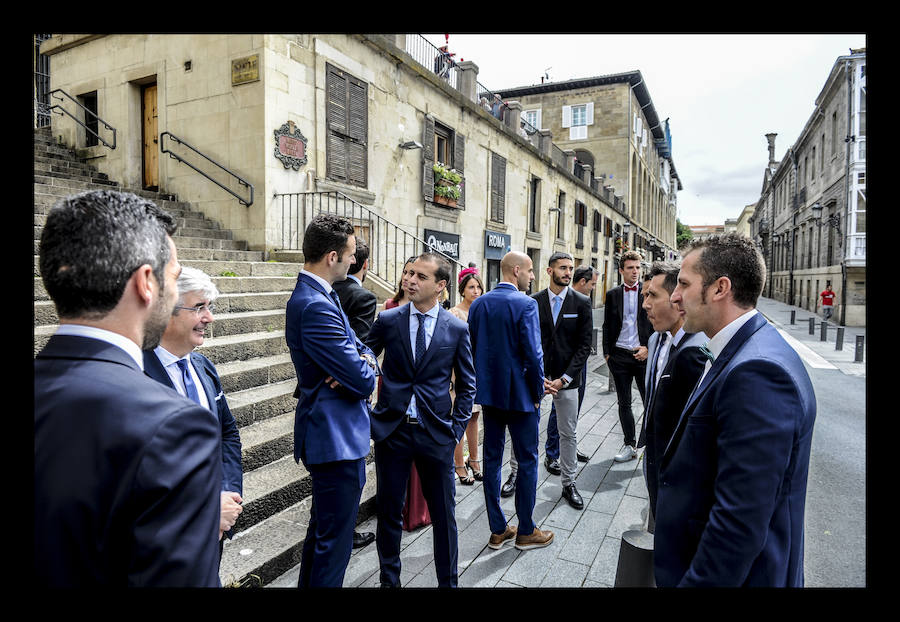 El capitán del Deportivo Alavés ha contraído matrimonio con su novia este sábado en una ceremonia que se ha celebrado en la iglesia de San Miguel, en Vitoria