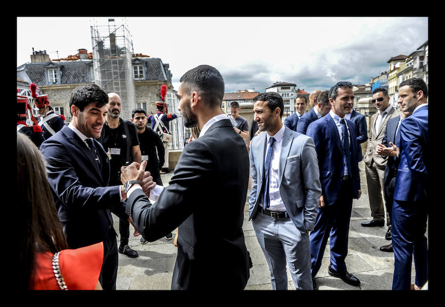 El capitán del Deportivo Alavés ha contraído matrimonio con su novia este sábado en una ceremonia que se ha celebrado en la iglesia de San Miguel, en Vitoria