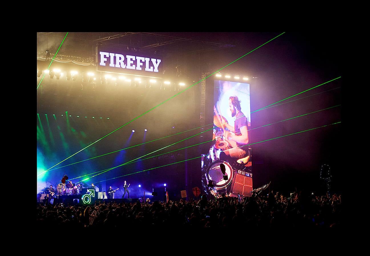 El Firefly Music es un festival de música multigénero que se celebra en Dover, Estados Unidos. Todos los años desde 2012 reúne un cartel que incluye los nombres más importantes de la música, por lo que está considerado como uno de los mejores de Norteamérica. Se celebra en el idílico bosque de Delaware y, según algunos, es mucho más que un típico festival de música, puede decirse que es una verdadera ciudad temporal donde se celebran varias disciplinas artísticas y pueden encontrarse además mercados y hasta su propia fábrica de cerveza. Este año se ha celebrado la séptima edición, que concluyó el domingo.