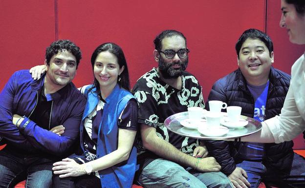 Mauro Colagreco, Elena Arzak, Gaggan Anand y Micha Tsumura, en la cafetería del Guggenheim.