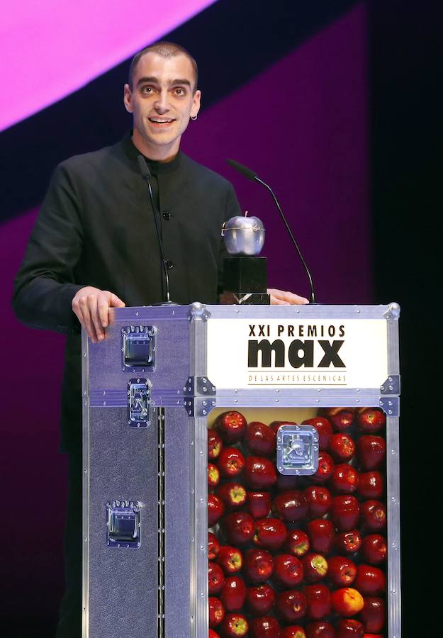 El actor Nacho Sánchez, tras recibir el galardón como 'Mejor Actor Protagonista' por su trabajo en 'Iván y Los Perros'.