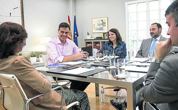 Pedro Sánchez con sus principales colaboradores.