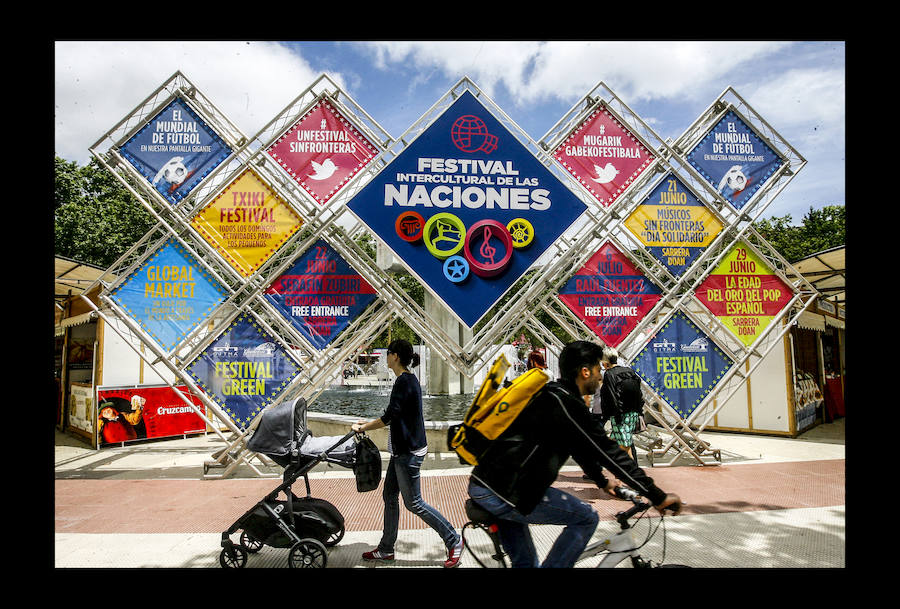 Agarramos el pasaporte y nos embarcamos en una vuelta al mundo que tiene su primera parada en los puestos gastronómicos del certamen ubicado en el barrio de El Pilar