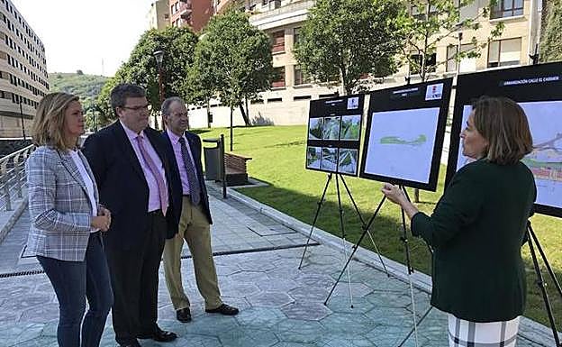 Aburto, Del Campo y Nieva visitaron ayer la regeneración realizada en Urban-Galindo. 