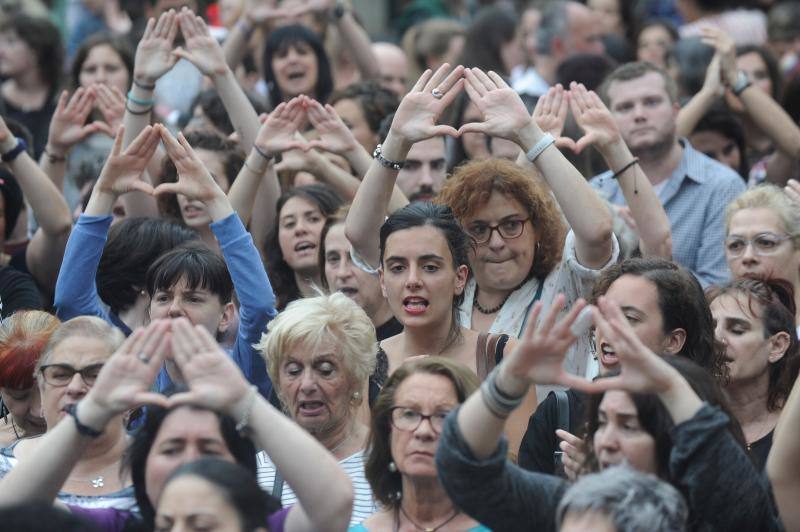 Bilbao y Vitoria han acogido dos protestas multitudinarias en la Plaza Unamuno y en la Virgen Blanca