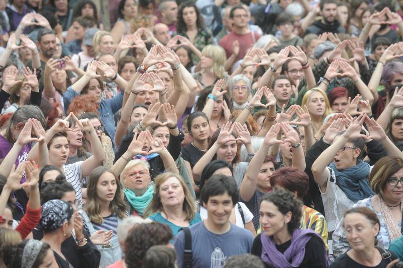 Bilbao y Vitoria han acogido dos protestas multitudinarias en la Plaza Unamuno y en la Virgen Blanca