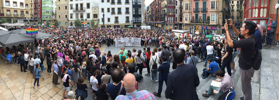 Bilbao y Vitoria han acogido dos protestas multitudinarias en la Plaza Unamuno y en la Virgen Blanca