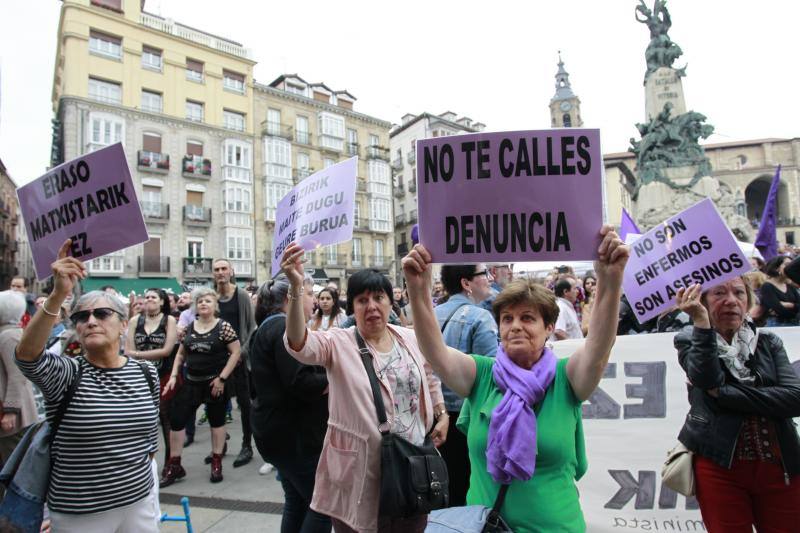 Bilbao y Vitoria han acogido dos protestas multitudinarias en la Plaza Unamuno y en la Virgen Blanca