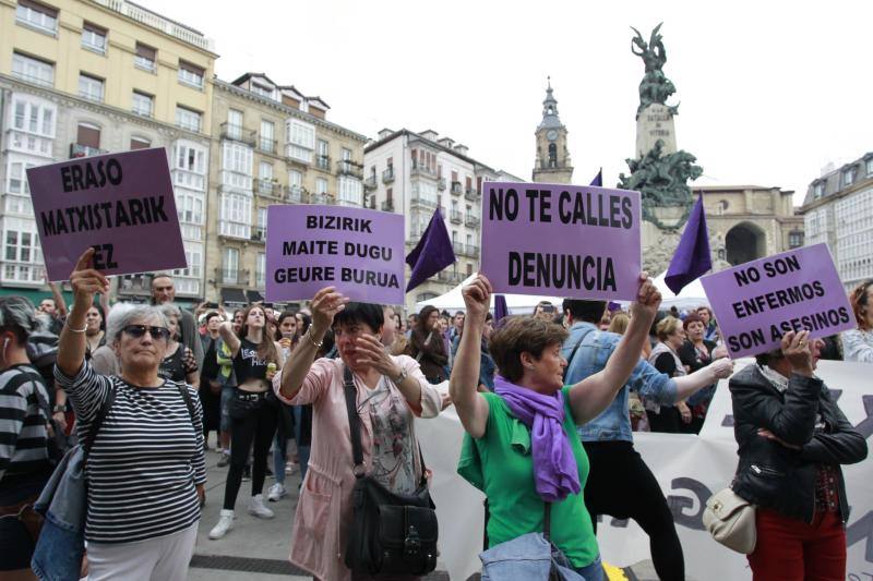 Bilbao y Vitoria han acogido dos protestas multitudinarias en la Plaza Unamuno y en la Virgen Blanca