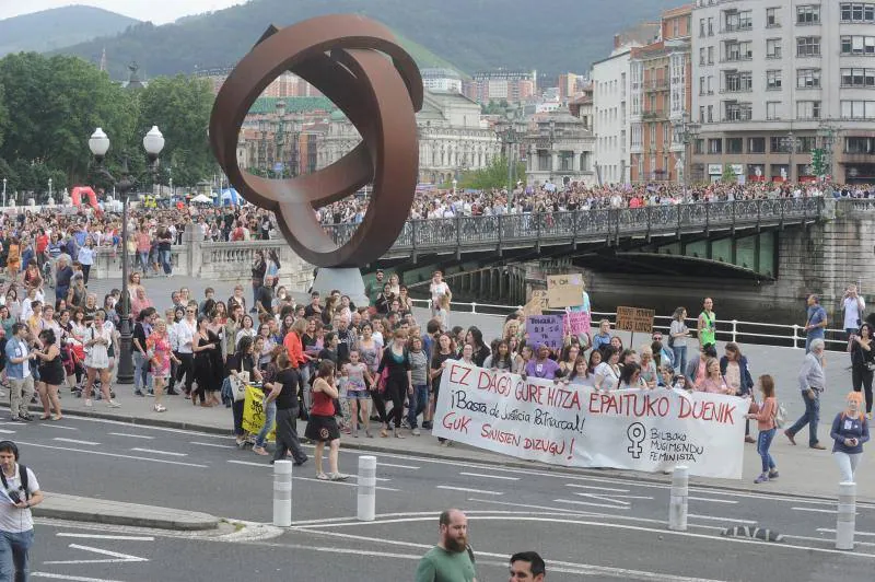 Fotos: Miles de personas protestan en Bilbao por la puesta en libertad de &#039;La Manada&#039;