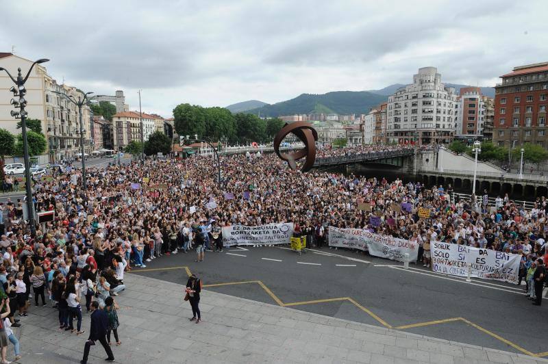 Fotos: Miles de personas protestan en Bilbao por la puesta en libertad de &#039;La Manada&#039;