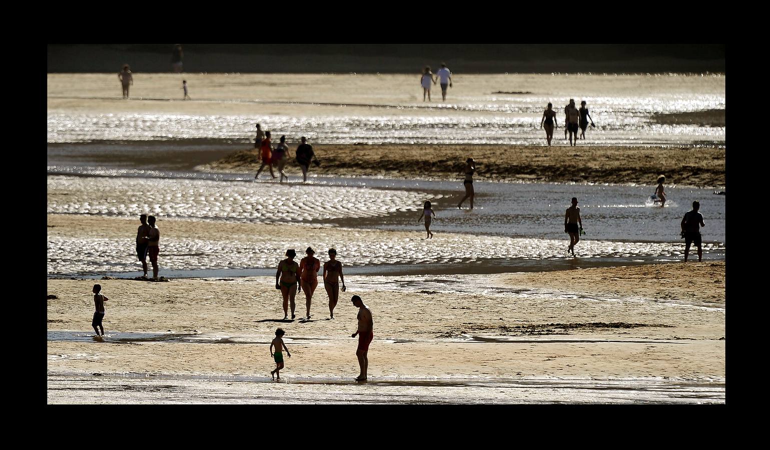 El buen tiempo ha llegado y los arenales vizcaínos están llenos 