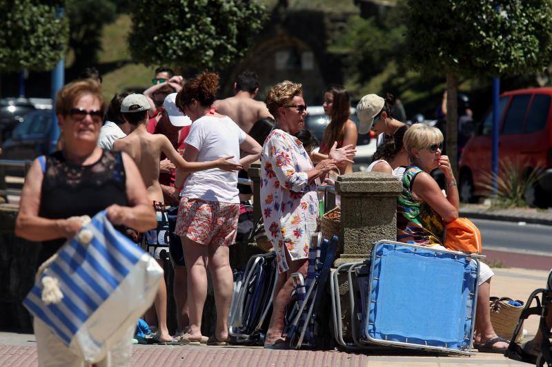 Las temperaturas, que en el interior han alcanzado los 30 grados y en la costa se han suavizado por la brisa, han aminado a los vizcaínos a acudir a los arenales