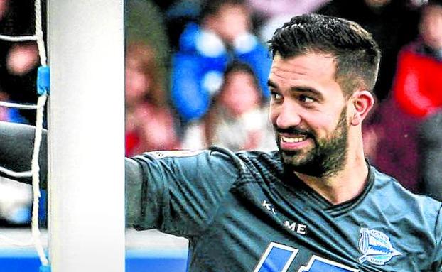 Fernando Pacheco, que afronta su cuarta temporada en el Alavés, es hoy el activo más valioso del club albiazul.