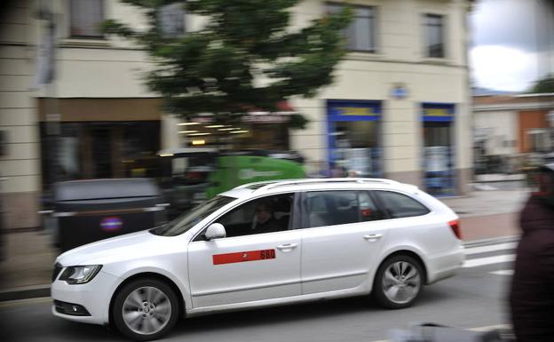 Los taxistas denuncian que la parada más cercana a la Termibus estará a 250 metros