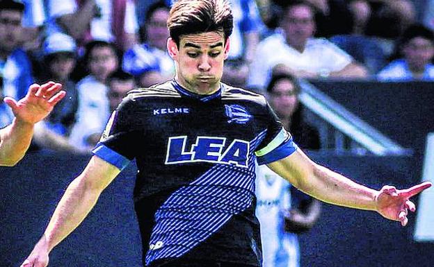 Víctor López, durante su debut en Primera ante el Málaga. 