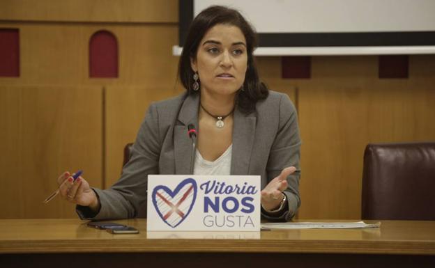 La portavoz municipal del PP, Leticia Comerón, durante una rueda de prensa.