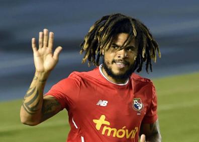 Imagen secundaria 1 - 1. Román Torres. El panameño evoca irremediablemente al holandés Ruud Gullit / 2. Fayçal Fajr. El marroquí llevó una estrella por detrás.