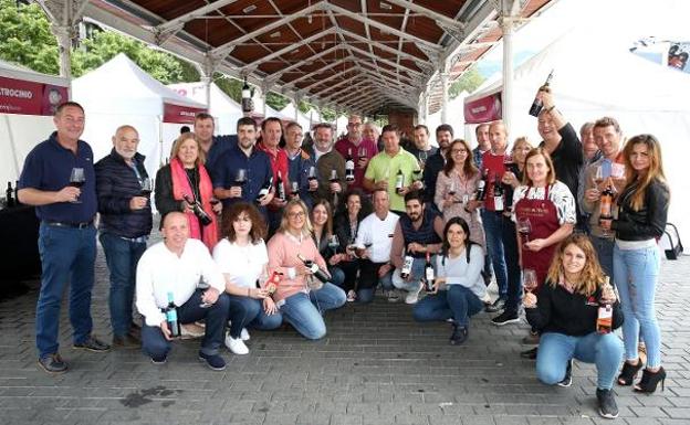 Foto de familia durante la anterior edición de esta cata popular en Bilbao.