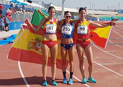 Imagen secundaria 1 - Loyo, con la medalla de bronce, e imágenes de la atleta alavesa tras llegar a la meta. 