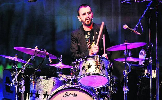 Ringo Starr ofreció un espectáculo de 103 minutos, arropado por un equipo de seis músicos. 