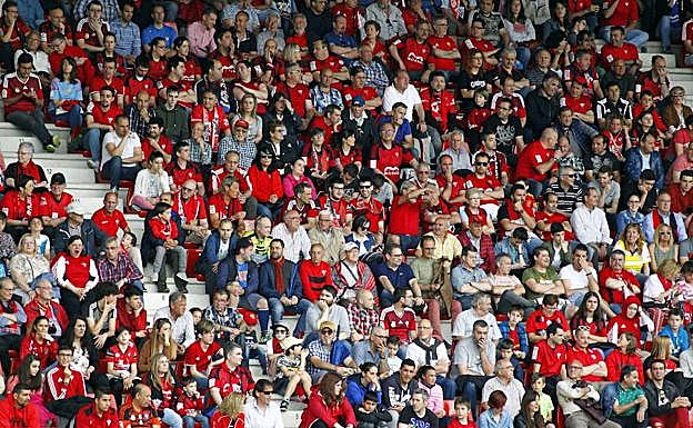 Espectadores en un partido del final de la pasada campaña.