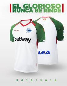 Imagen secundaria 2 - El Alavés cuelga de su camiseta el eslogan «el Glorioso nunca se rinde»