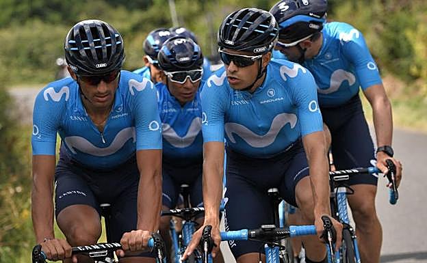 Mikel Landa pedalea delante de Quintana hoy en Cholet.