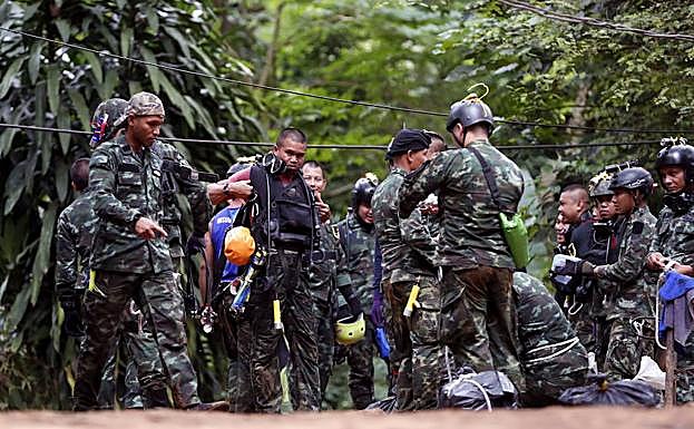 Parte del equipo que trabaja en las labores de rescate.